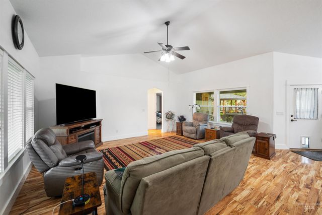23824 Breyer Rd, Caldwell, ID 83607