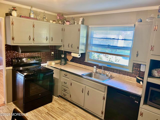 9 Orchard Avenue E, Holmdel, NJ 07733
