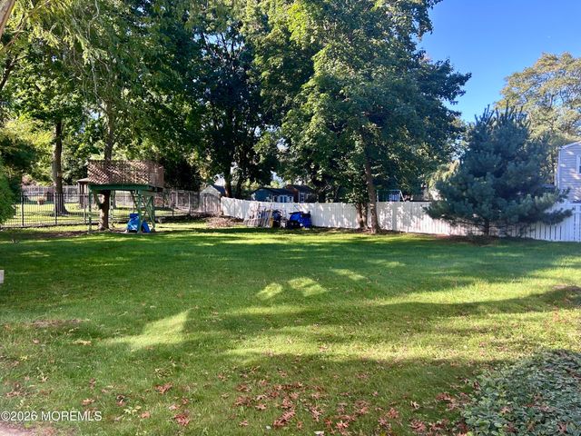 9 Orchard Avenue E, Holmdel, NJ 07733
