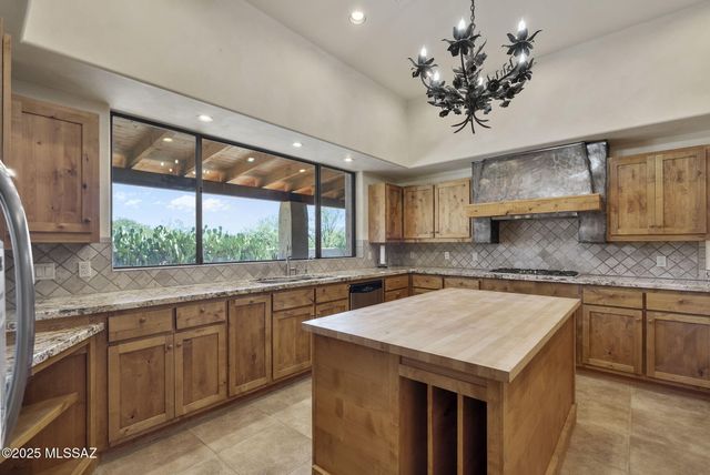 8 Avenida Gutierrez, Tubac, AZ 85640