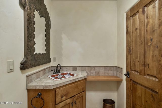 8 Avenida Gutierrez, Tubac, AZ 85640