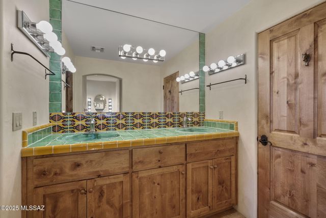 8 Avenida Gutierrez, Tubac, AZ 85640