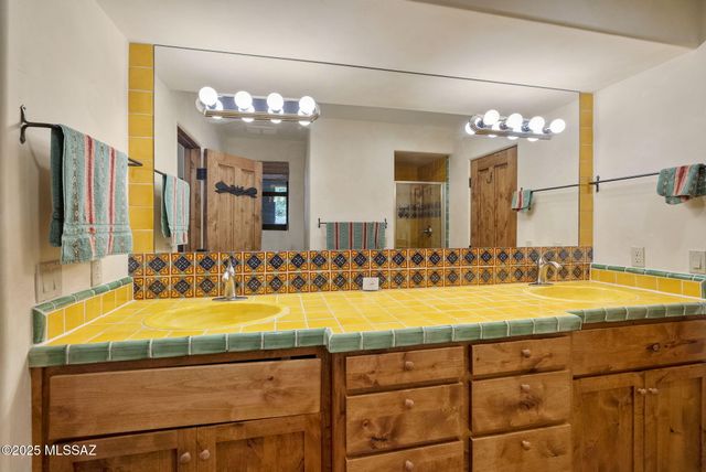 8 Avenida Gutierrez, Tubac, AZ 85640