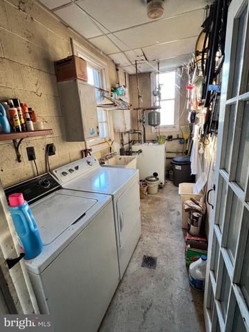 58 W CHARLOTTE ST, Millersville, PA 17551