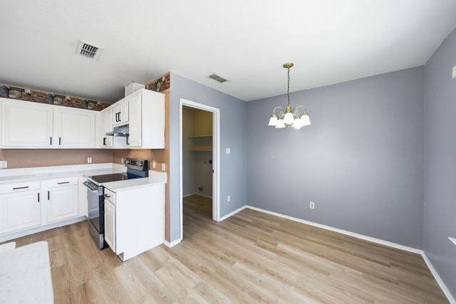 1912 Lennox Lane, Arlington, TX 76018