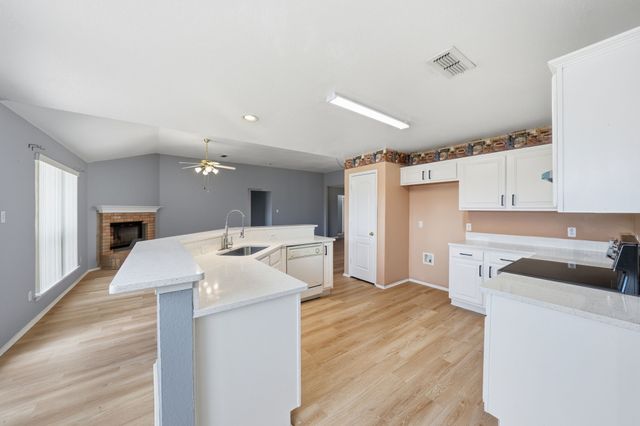 1912 Lennox Lane, Arlington, TX 76018