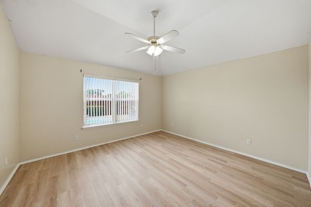 1912 Lennox Lane, Arlington, TX 76018