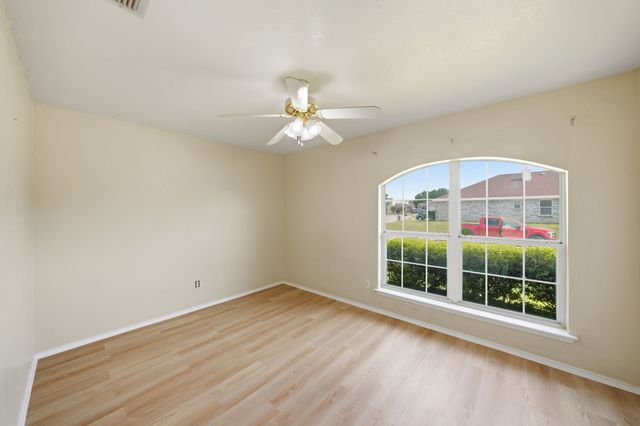 1912 Lennox Lane, Arlington, TX 76018