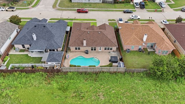 1912 Lennox Lane, Arlington, TX 76018