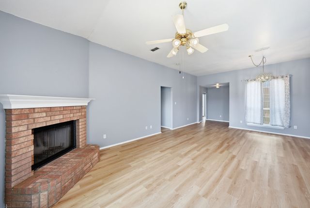 1912 Lennox Lane, Arlington, TX 76018