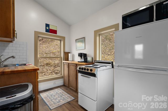 164 Flowing Hills Drive, Clyde, NC 28721