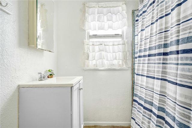 9027 Menlo, Los Angeles, CA 90044