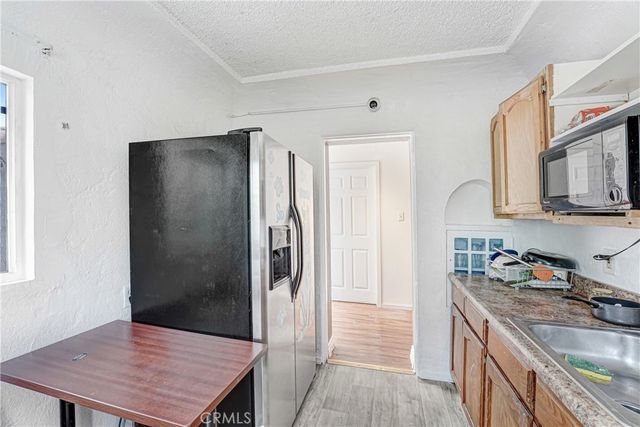 9027 Menlo, Los Angeles, CA 90044