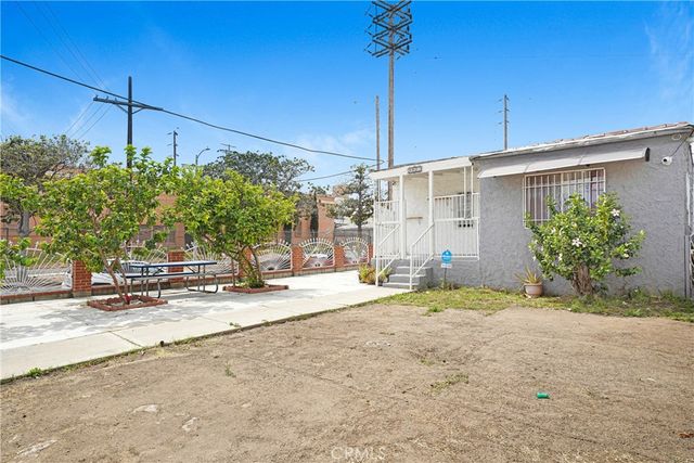 9027 Menlo, Los Angeles, CA 90044