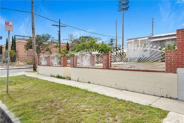 9027 Menlo, Los Angeles, CA 90044