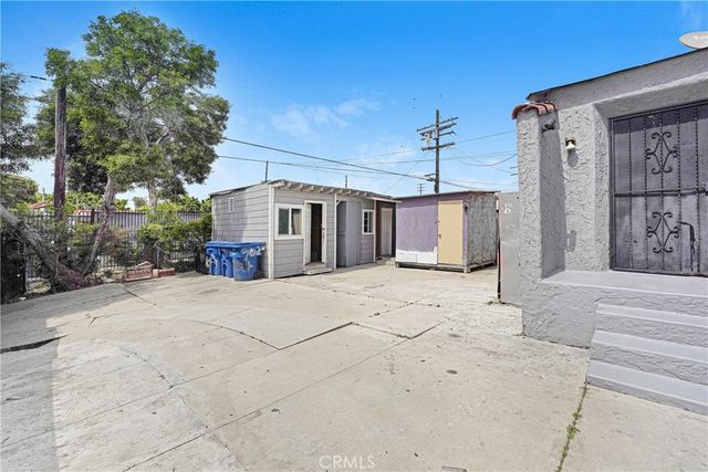 9027 Menlo, Los Angeles, CA 90044