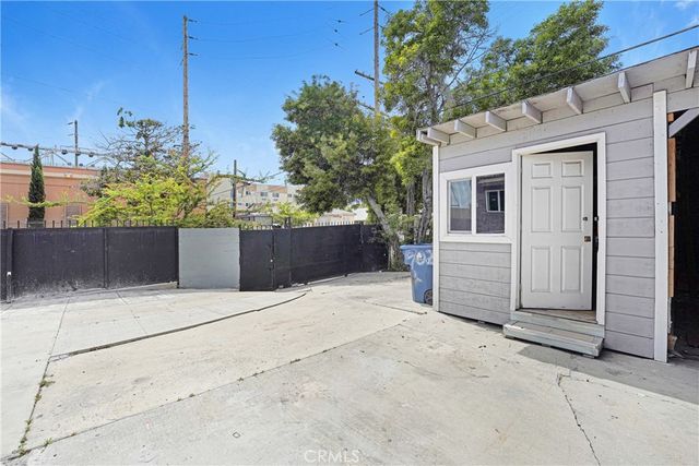 9027 Menlo, Los Angeles, CA 90044