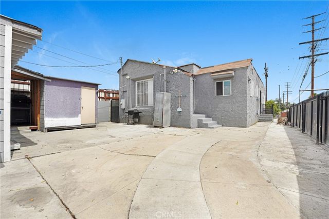 9027 Menlo, Los Angeles, CA 90044