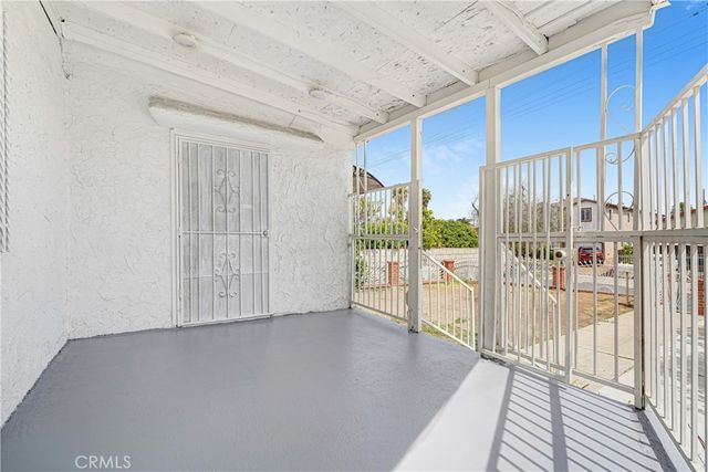 9027 Menlo, Los Angeles, CA 90044