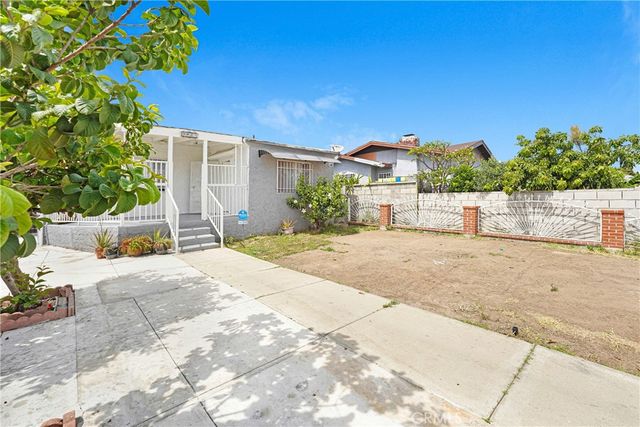 9027 Menlo, Los Angeles, CA 90044