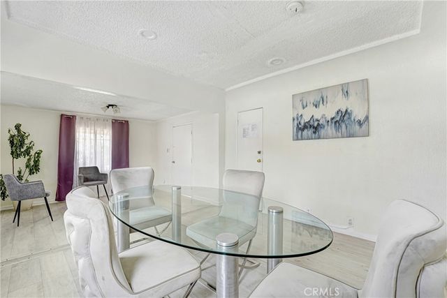 9027 Menlo, Los Angeles, CA 90044