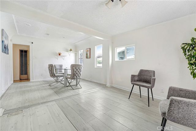 9027 Menlo, Los Angeles, CA 90044