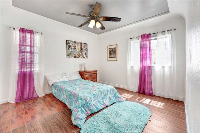 9027 Menlo, Los Angeles, CA 90044