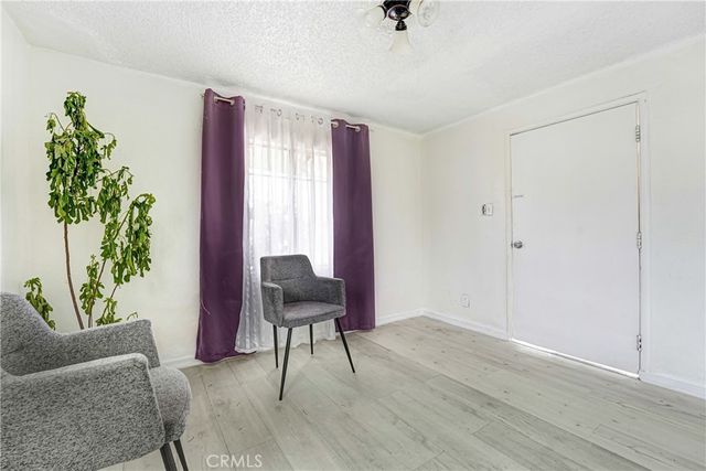 9027 Menlo, Los Angeles, CA 90044