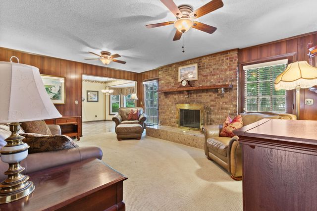 5924 Commonwealth Circle, Hanahan, SC 29410
