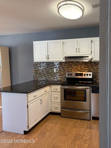 30 A Plaza De Las Flores A, Freehold, NJ 07728