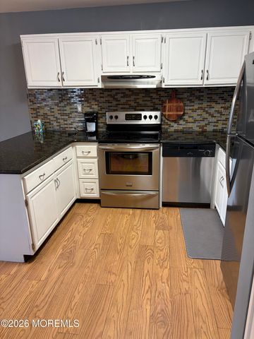 30 A Plaza De Las Flores A, Freehold, NJ 07728