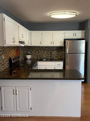 30 A Plaza De Las Flores A, Freehold, NJ 07728