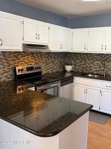 30 A Plaza De Las Flores A, Freehold, NJ 07728