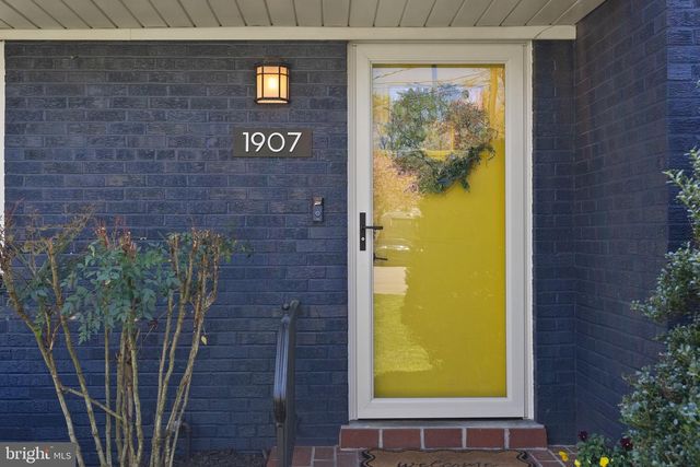 1907 SHANNON CT, Alexandria, VA 22306