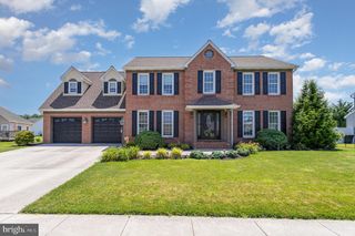 421 DART DR, Hanover, PA 17331