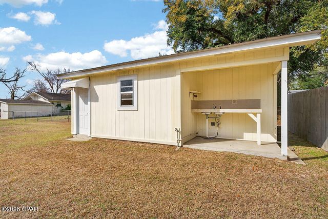 1314 Coggin Avenue, Chipley, FL 32428