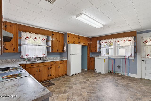 1314 Coggin Avenue, Chipley, FL 32428