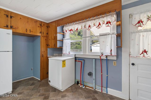 1314 Coggin Avenue, Chipley, FL 32428