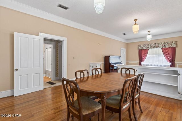 1314 Coggin Avenue, Chipley, FL 32428