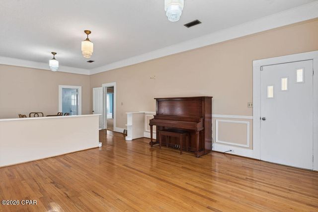 1314 Coggin Avenue, Chipley, FL 32428