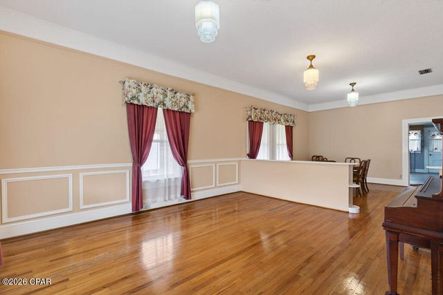 1314 Coggin Avenue, Chipley, FL 32428