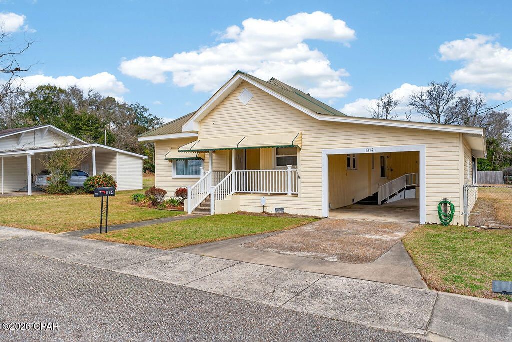 1314 Coggin Avenue, Chipley, FL 32428