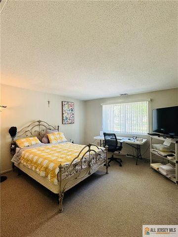 35 Foxtail Lane, South Brunswick, NJ 08852