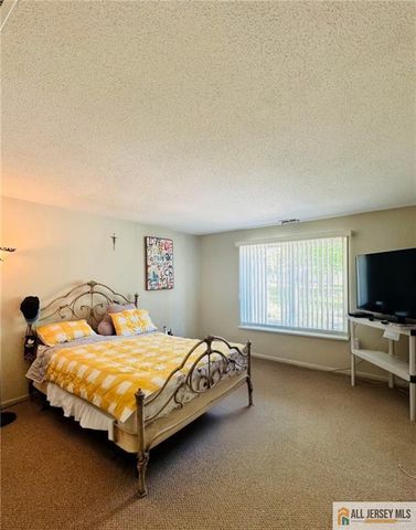 35 Foxtail Lane, South Brunswick, NJ 08852