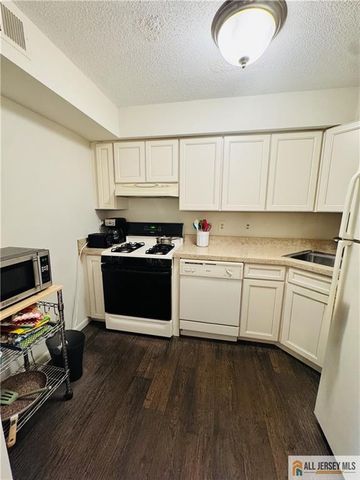 35 Foxtail Lane, South Brunswick, NJ 08852