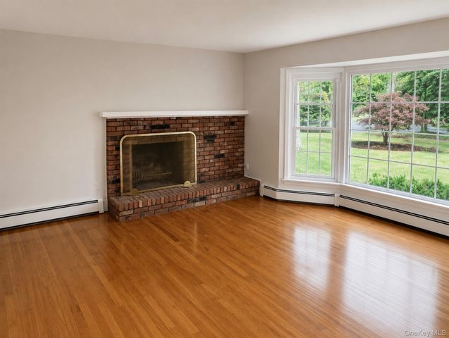 6 Holly Lane, Remsenburg, NY 11960