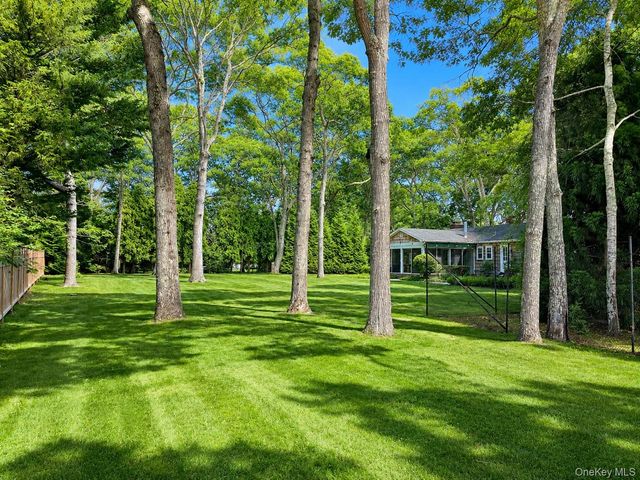 6 Holly Lane, Remsenburg, NY 11960