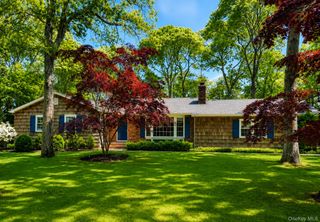 6 Holly Lane, Remsenburg, NY 11960