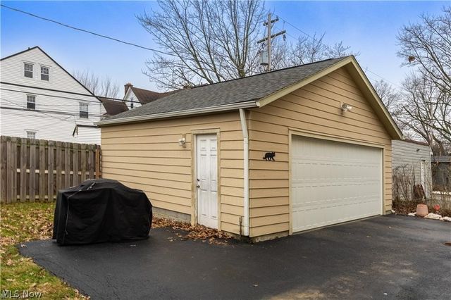 18520 Winslow Road, Shaker Heights, OH 44122