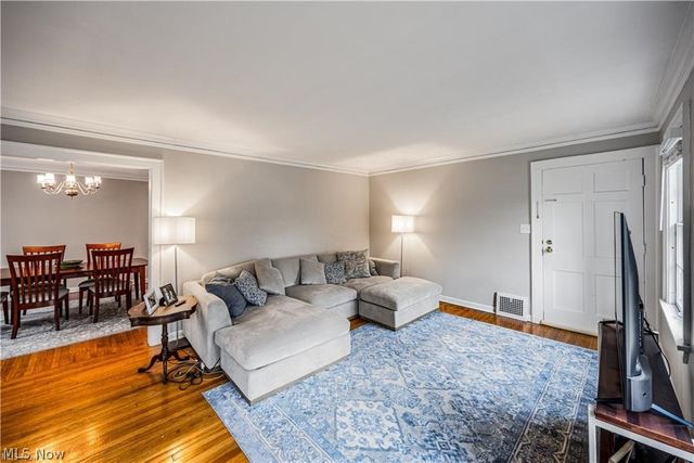 18520 Winslow Road, Shaker Heights, OH 44122